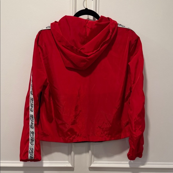 Coca-Cola Red Black Colorblock Windbreaker Hoodie M Logo Tape Sleeves Crop - Picture 3 of 5